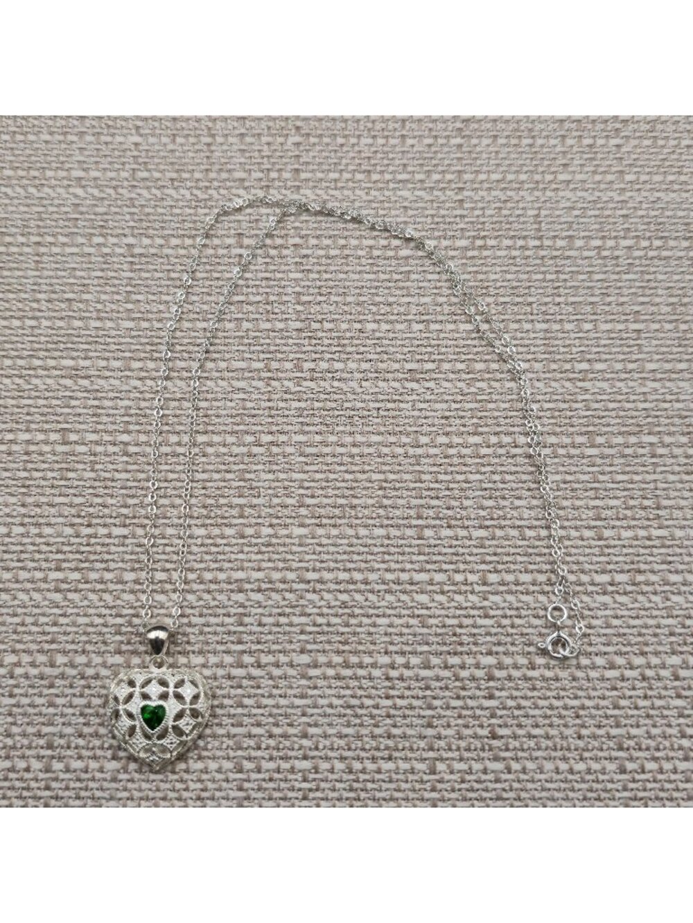 19 Inch Sterling Silver Vintage Avon Emerald Gem Heart Pendant Necklace A7832